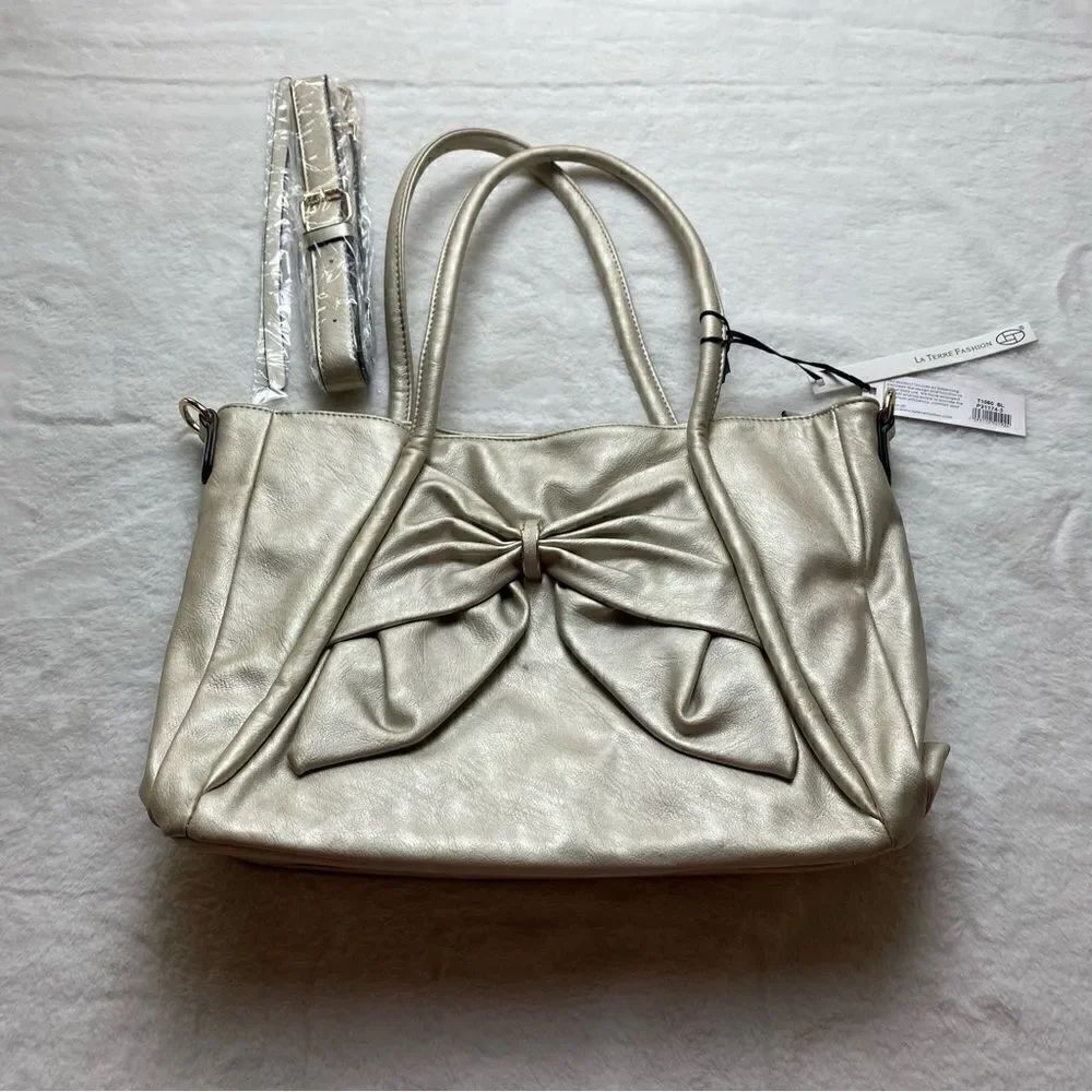 La Terre New With Tags Metallic Pale Gold Purse
